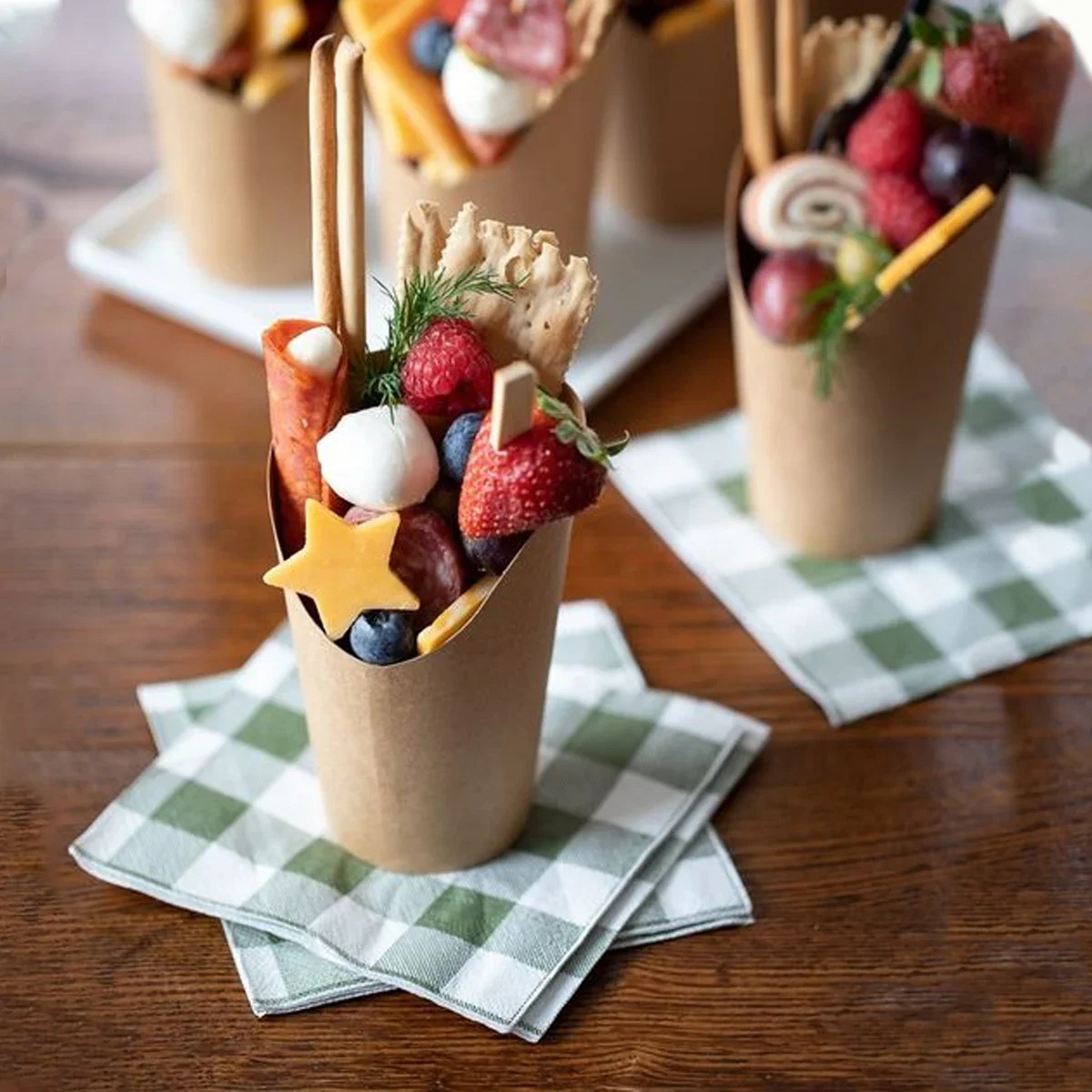 25/50 stücke Französisch Frites Halter Einweg Kraft Papier Französisch Braten Tasse Charcuterie Tasse Snack Dessert Kartoffel Chips Box Party liefert