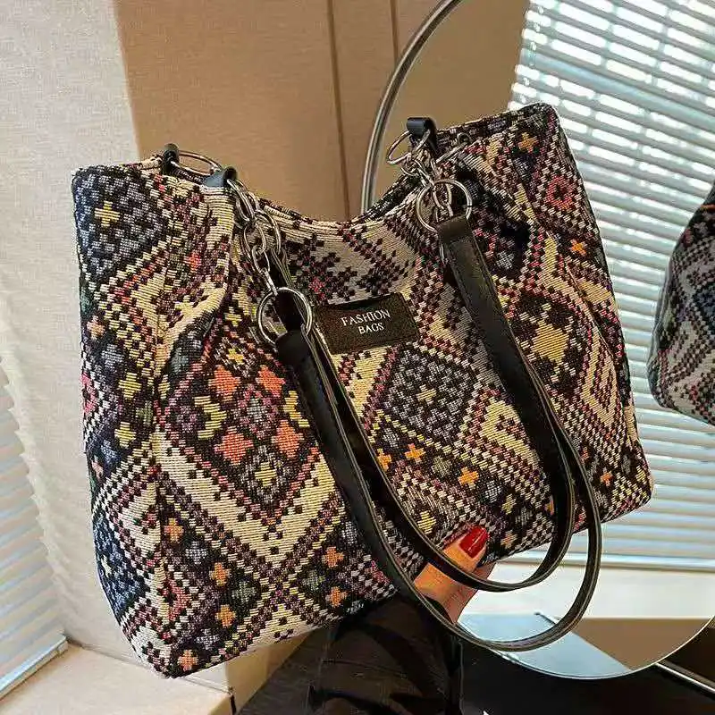 2026 Fashionable large-capacity ethnic-style shoulder bag made of canvas suitable for office commuting and casual wear for women