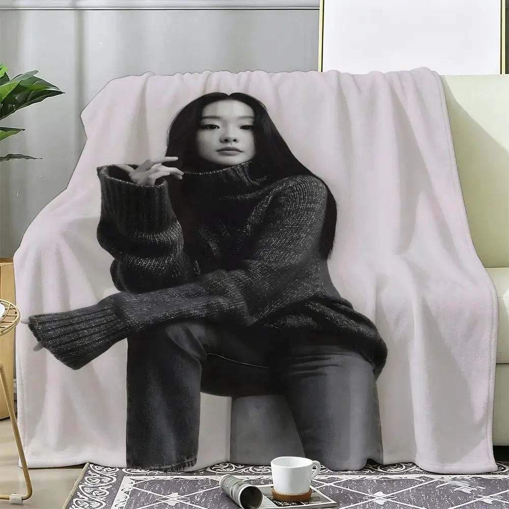 

Celebrity K-Kim Da-mi Throw Soft Warm Flannel Fleece Throw Blanket, Cozy Plush for Sofa Bed & All Seasons