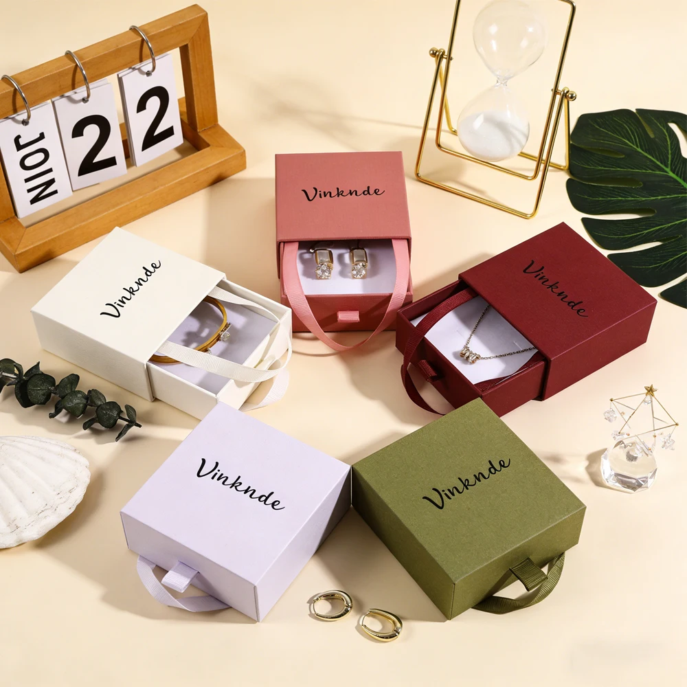 

High-end Portable Jewelry Packaging Box with Ribbon Custom Logo Lychee Pattern Wedding Gift Box for Rings Necklaces Earrings