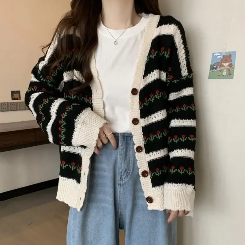 

2025 New Arrival Vintage Design Floral Lace Knit Cardigan Spring Oversized V-neck Korean Harajuku Chic Loose Attractive