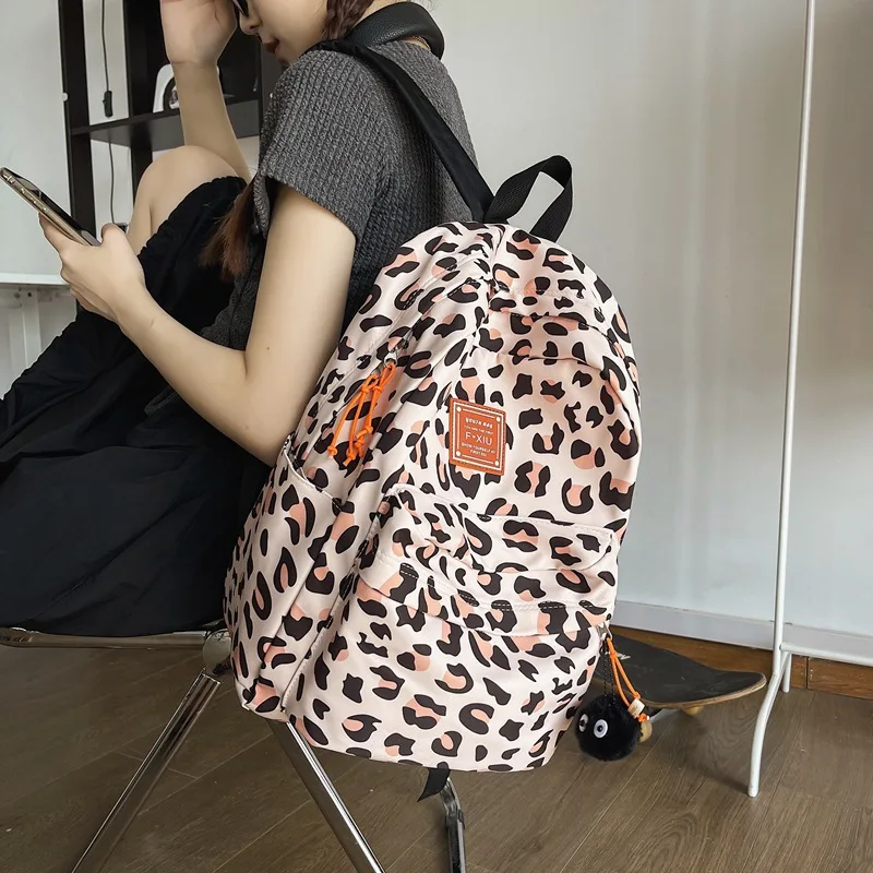 Waterproof Lightweight Leopard Graphic Classic Backpack For Teen Girls Women College Students Fashion Casual Canvas Backpack