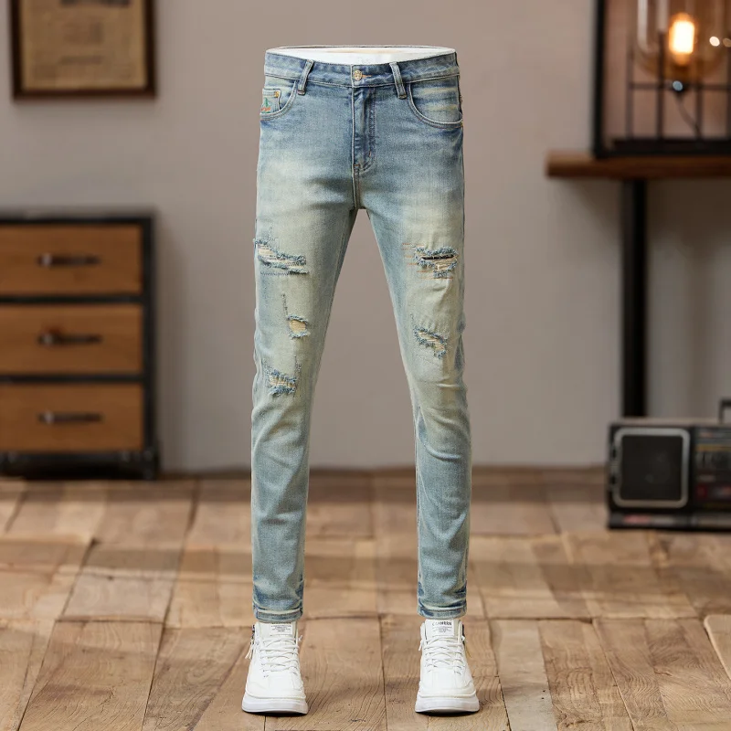 جينز ممزق وسيم للشارع روفيان لعام 2025 للرجال ذو اتجاه حنين عتيق بقصة ضيقة وأقدام صغيرة سراويل مخصصة متعثرة