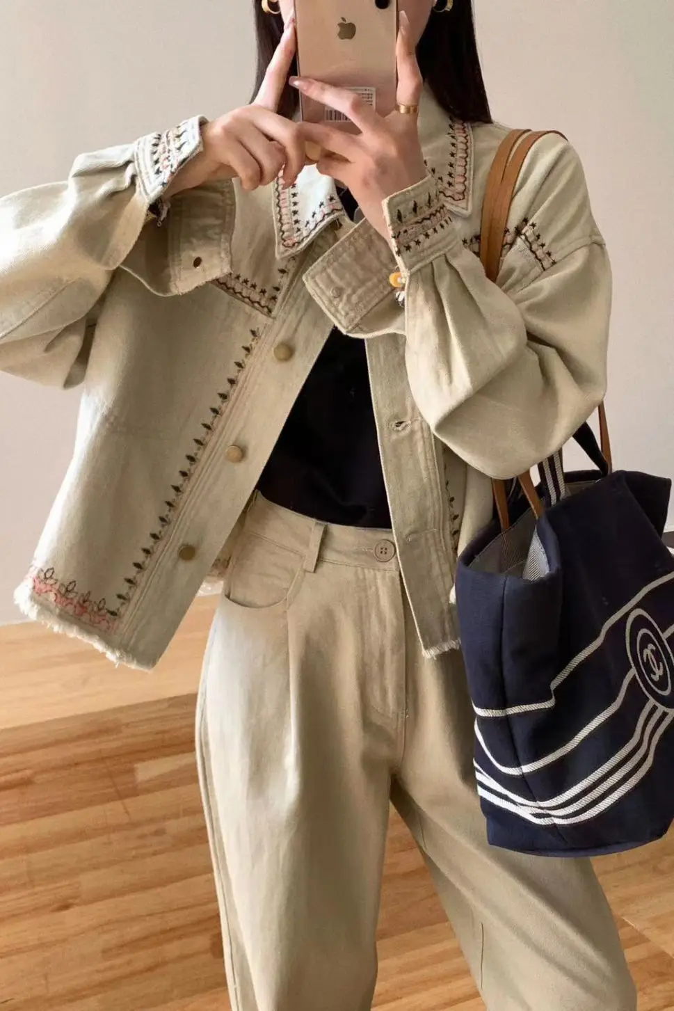 

​​2025 Distressed Denim Jacket Women Spring Fall Vintage Cropped Artisan Washed Streetwear Charcoal Grey Retro Essential​​