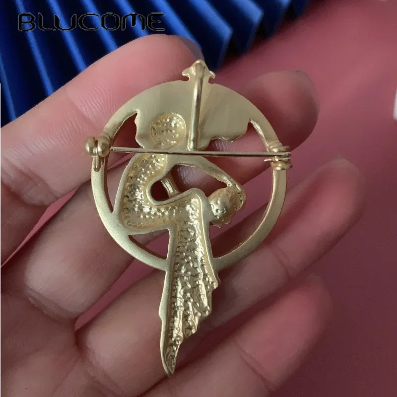 Blucome Badges Friends Vintage Gift 100074 Metal Gold Color Unmounted Brooches Adventure Time The New Listing