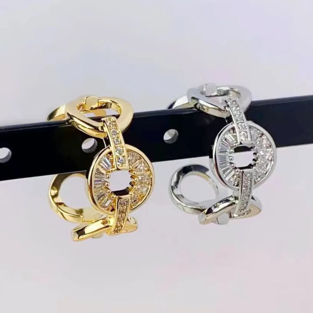 

Circle opening ring, adjustable in size, exquisite and luxurious women's jewelry, a ring to wear on Valentine's Day.