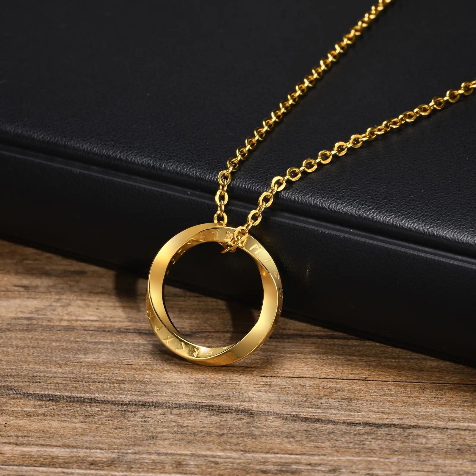 Nordische Wikinger-Anhänger-Halsketten für Männer und Frauen, gedrehter Edelstahl-Schmuck, Dreieck-Charm, geometrischer Kragen, Party-Geschenk – Detail 17