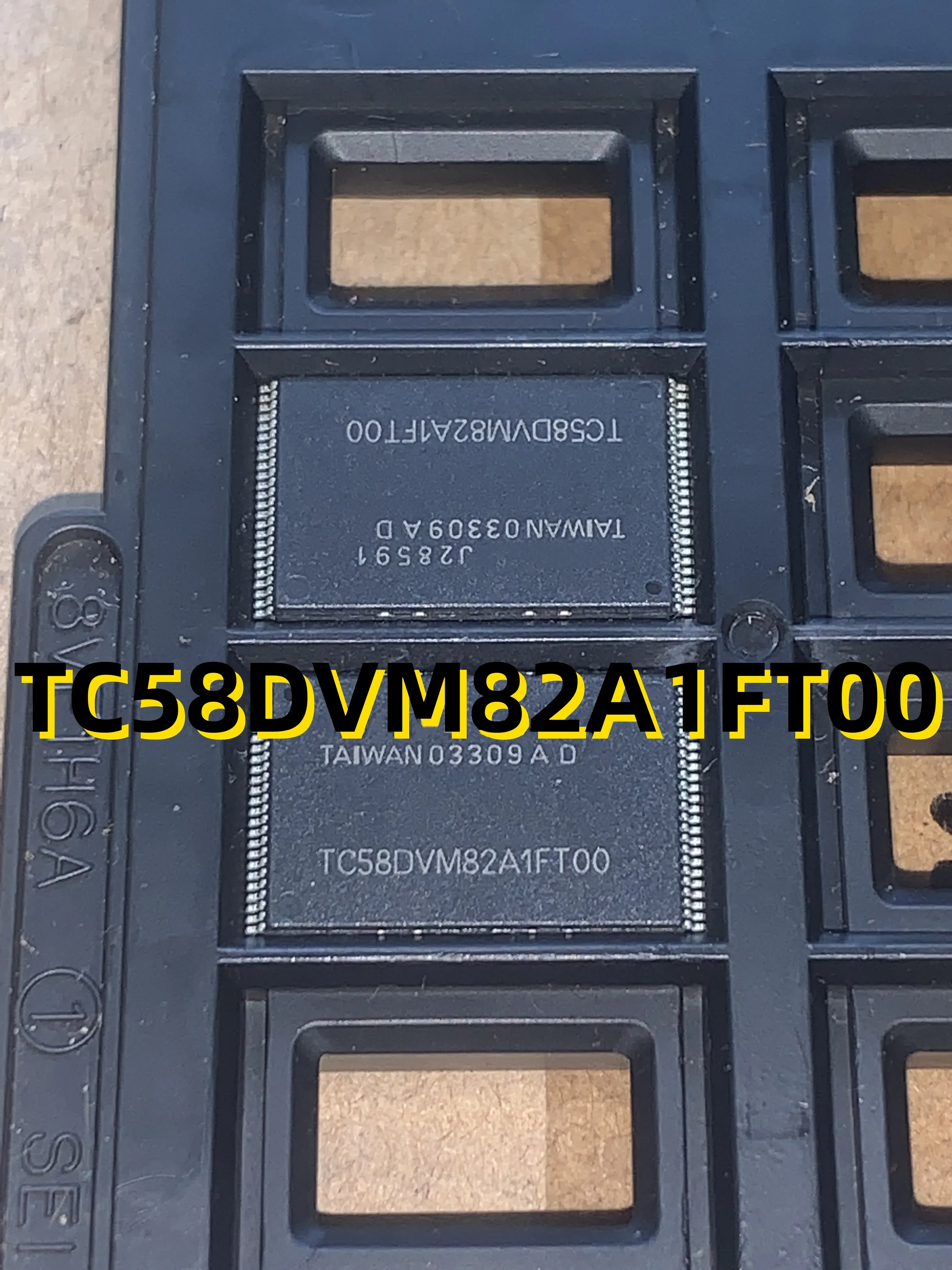 

TC58DVM82A1FT00 TSOP48 03+