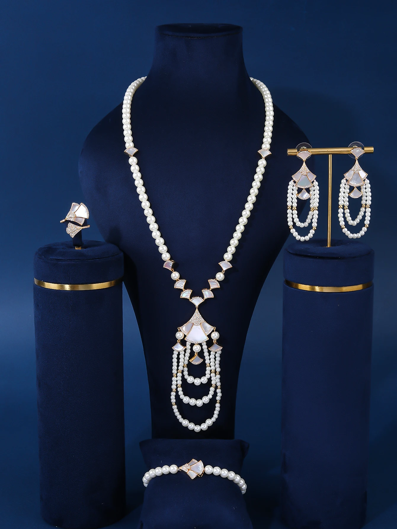 

Luxury pearl jewelry set: necklace, earrings, bracelet and ring. Adorned with dazzling pearls, exquisite shell patterns and deli
