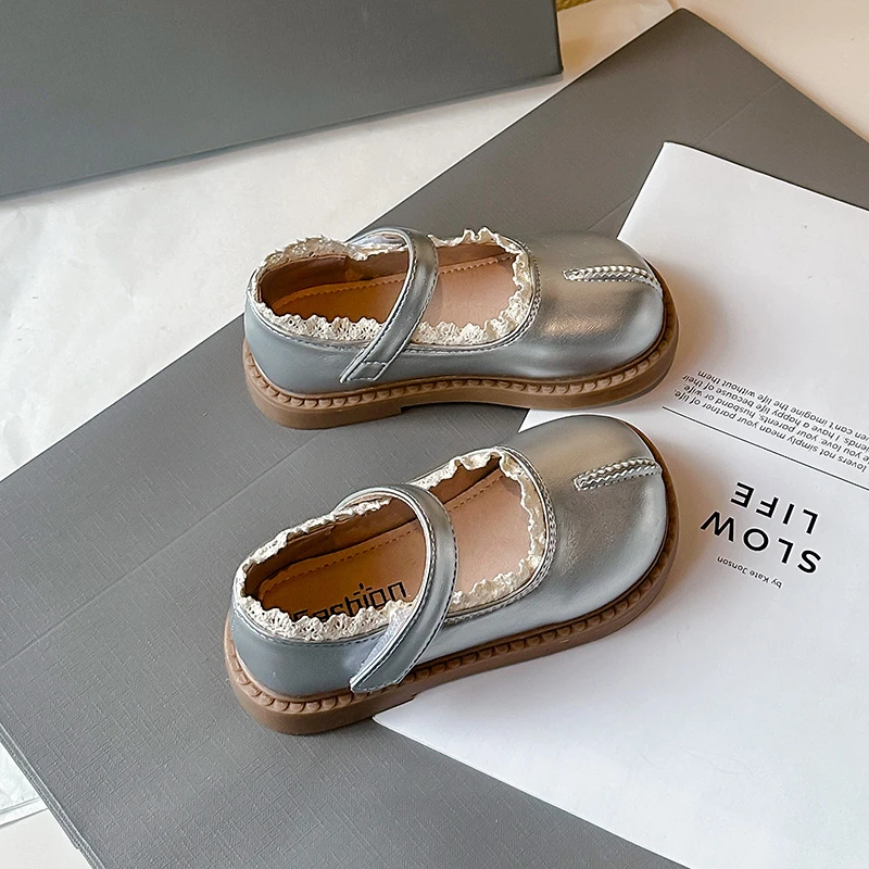 Girls Shiny Silver Mary Janes Lace Trim Inner Single Strap Split Toe Design Soft Rubber Sole For Princess Dress Matching