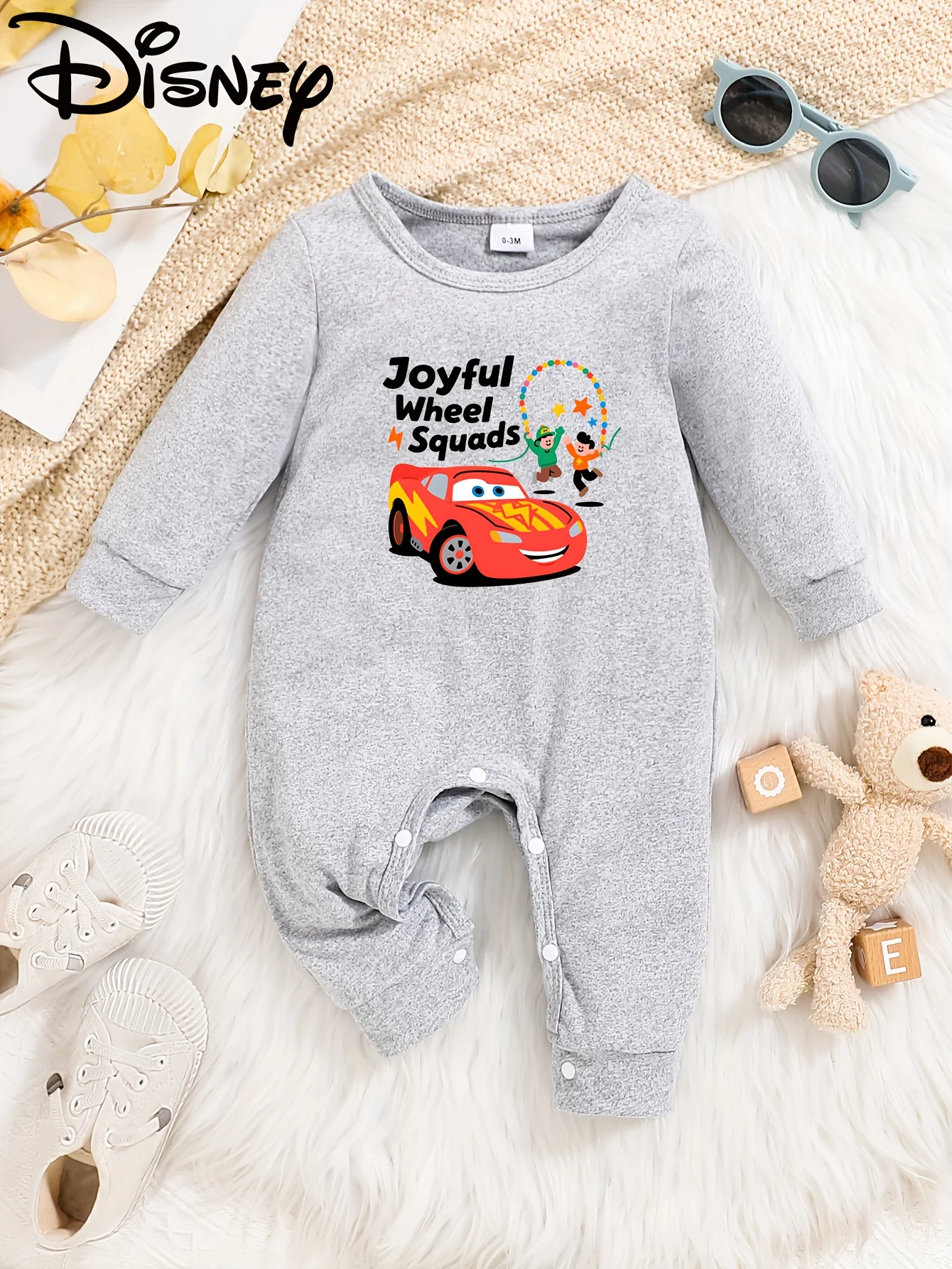 

【Осанторизованный】Детский комбинезон с длинными рукавами Disney Mcqueen! Динамический принт Mcqueen, стильный внешний вид, мягкая и приятная для кожи ткань, дышащая и не душная, с круглым вырезом, очень удобная, можно стирать в машине и легко в уходе, под