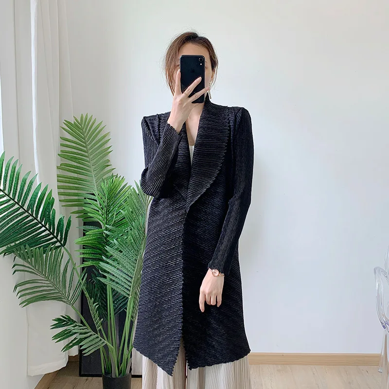 Miyake pleated long coat 2022 new spring large size folda lapel fashion age-reducing women's coat mid-length trend