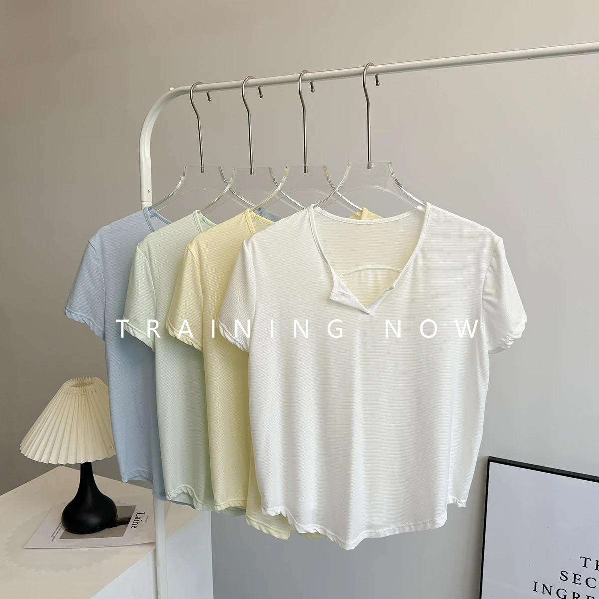 

Спортивная женская летняя тонкая блузка с короткими рукавами и v-образным вырезом для бега, быстросохнущий топ, модная свободная блузка для пилатеса и йоги