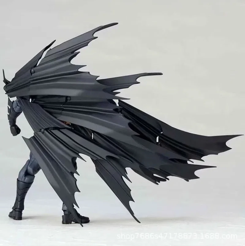 Nuovo film da 16 cm Batman mobilità articolare Action Figure Modello in PVC Statua Giocattoli Collezione di decorazioni da scrivania Regali Figure anime