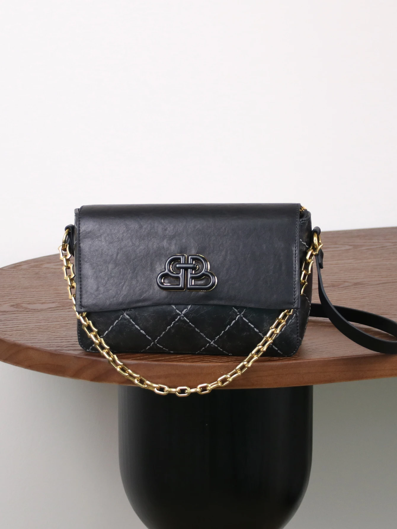 

Fall 2025 retro new small square bag niche design light luxury rhombic chain bag new lock soft leather temperament shoulder bag