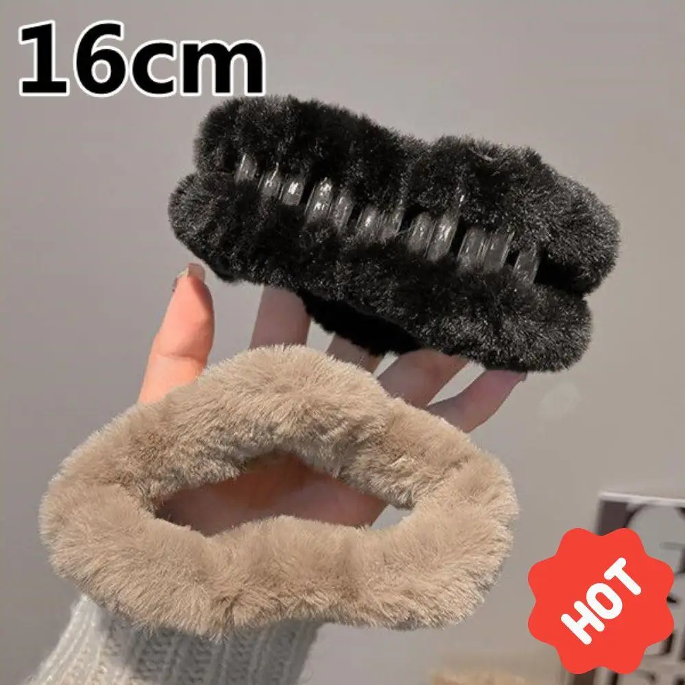 

Faux Rabbit Fur Hair Claw Oversized Hairpin Winter Plush Temperament Hair Claw Clip Hair Scratching Ponytail Claw Clip Headwear