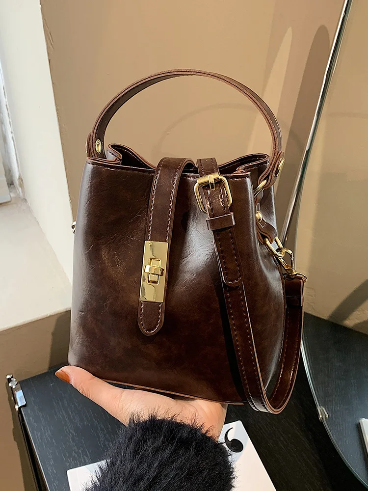 This Year's Popular Bag Bucket Bag Women 2024 New High-Grade Maillard Commuter Handbag Shoulder Messenger Bag