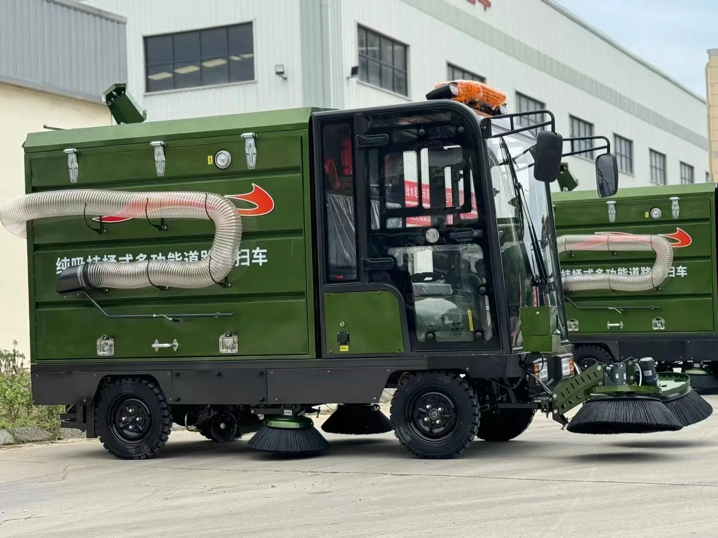 Customized Model Enclosed Ride on Road Sweeping Machine Auto Dumping Road Sweeper for Parking Lot