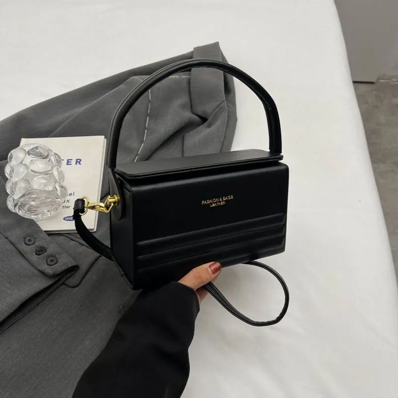 

Simple High End Shoulder Bag Ladies Elegant Classic Fashion Retro Minimalist Shape Daily Messenger Bag