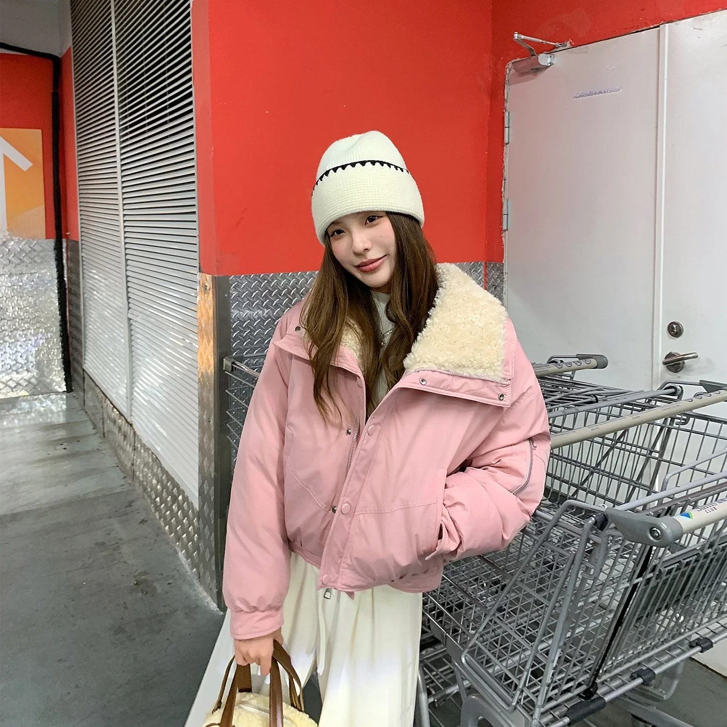 

Парка с меховым воротником из овчины или хлопка, женская зимняя модная утепленная куртка с высокой талией, укороченная, маленький размер, европейские товары