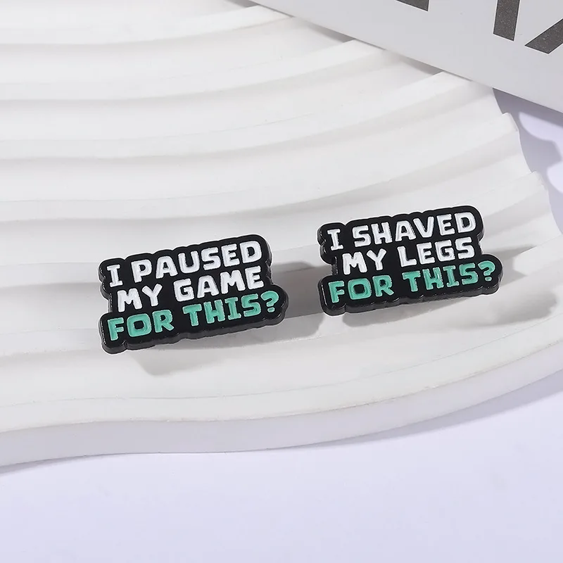 Engraçado inglês frase curta "Eu rasgo minhas pernas para esta/pausa o jogo" broche criativo versátil roupas mochila crachá
