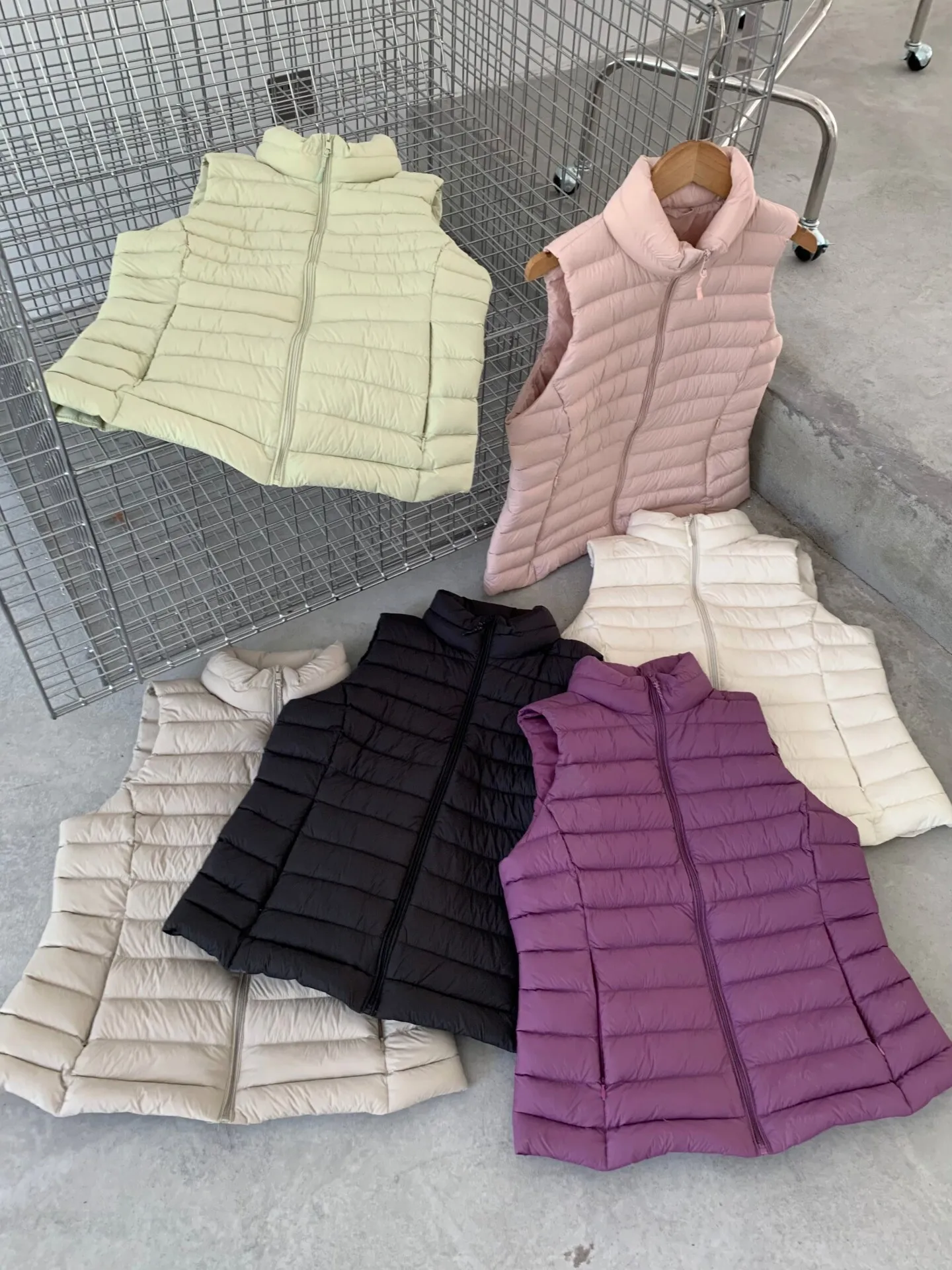 90% White Duck Down Female Puffer Sleeveless Gilet 2026 Women's Lightweight Down Vest Casual Warm Outerwear Autumn Winter