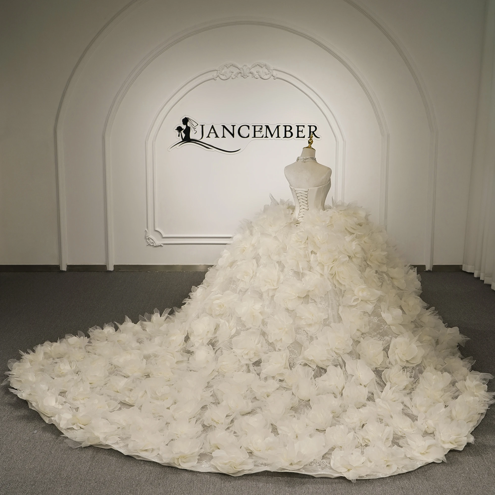 Customized Princess Ivory Wedding Dresses Women Sleeveless Lace Ball Bridal Gown Court Train 2026 Ball Gown robe de mariée