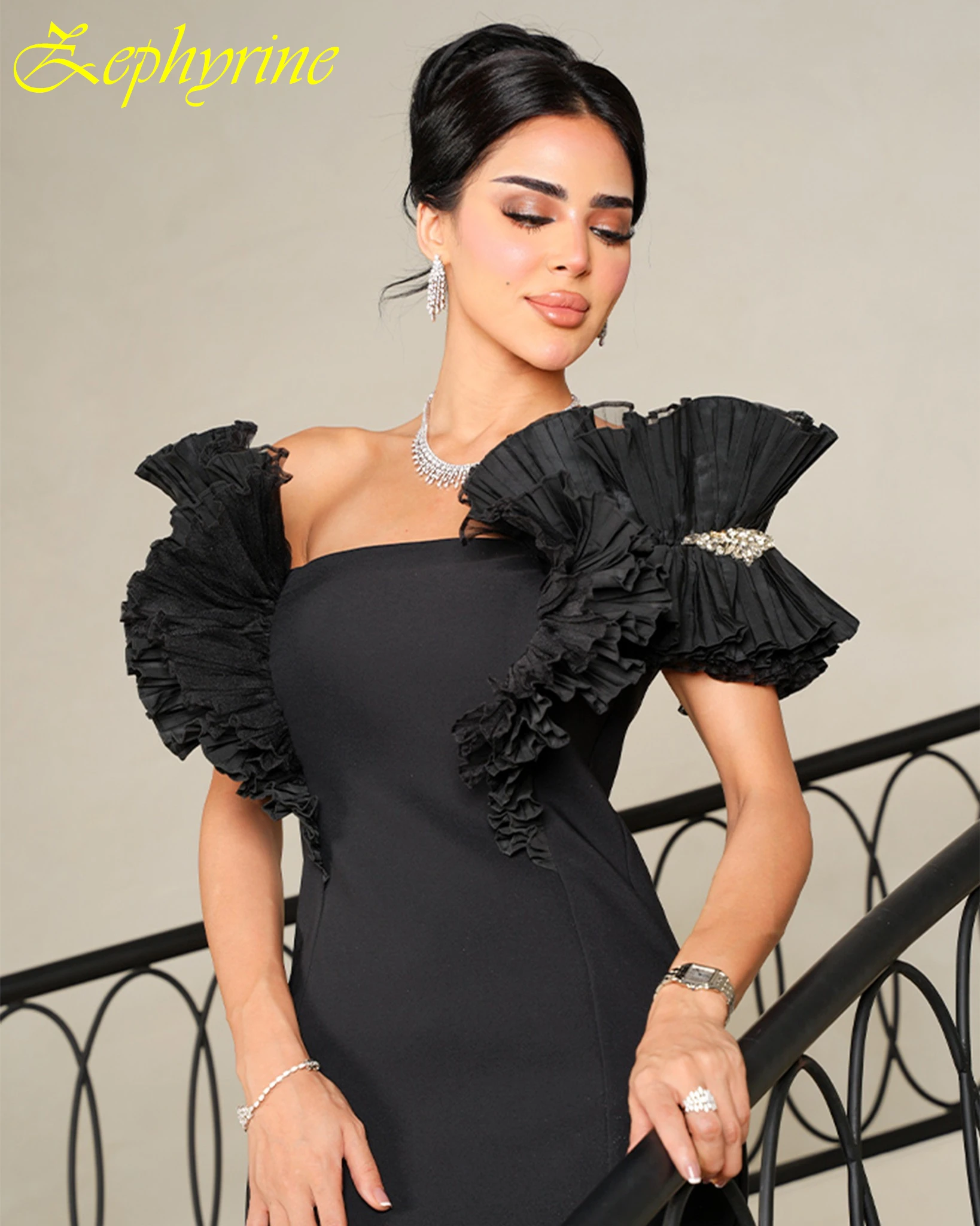 Maßgeschneiderte Meerjungfrau-Abendkleider mit U-Boot-Ausschnitt und kurzen Ärmeln, elegantes Abendkleid, modische, maßgeschneiderte Anlasskleider, moderne, zarte Promi-Kleider