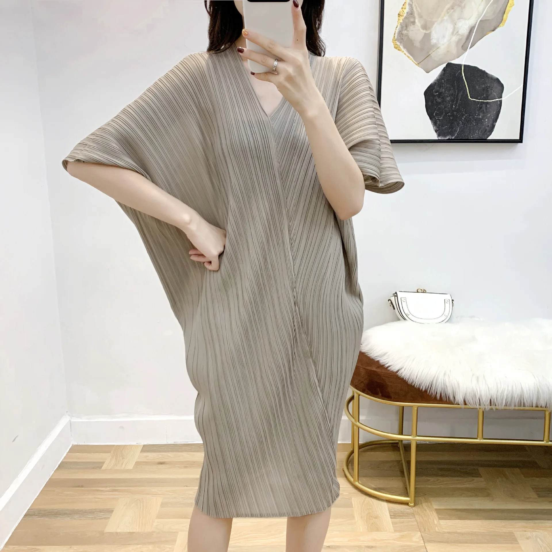 

Loose Fitting Women's Summer Bat Sleeve V-neck Casual Lazy Covering Flesh Appearing Slim Mid Length Versatile Three House Dress