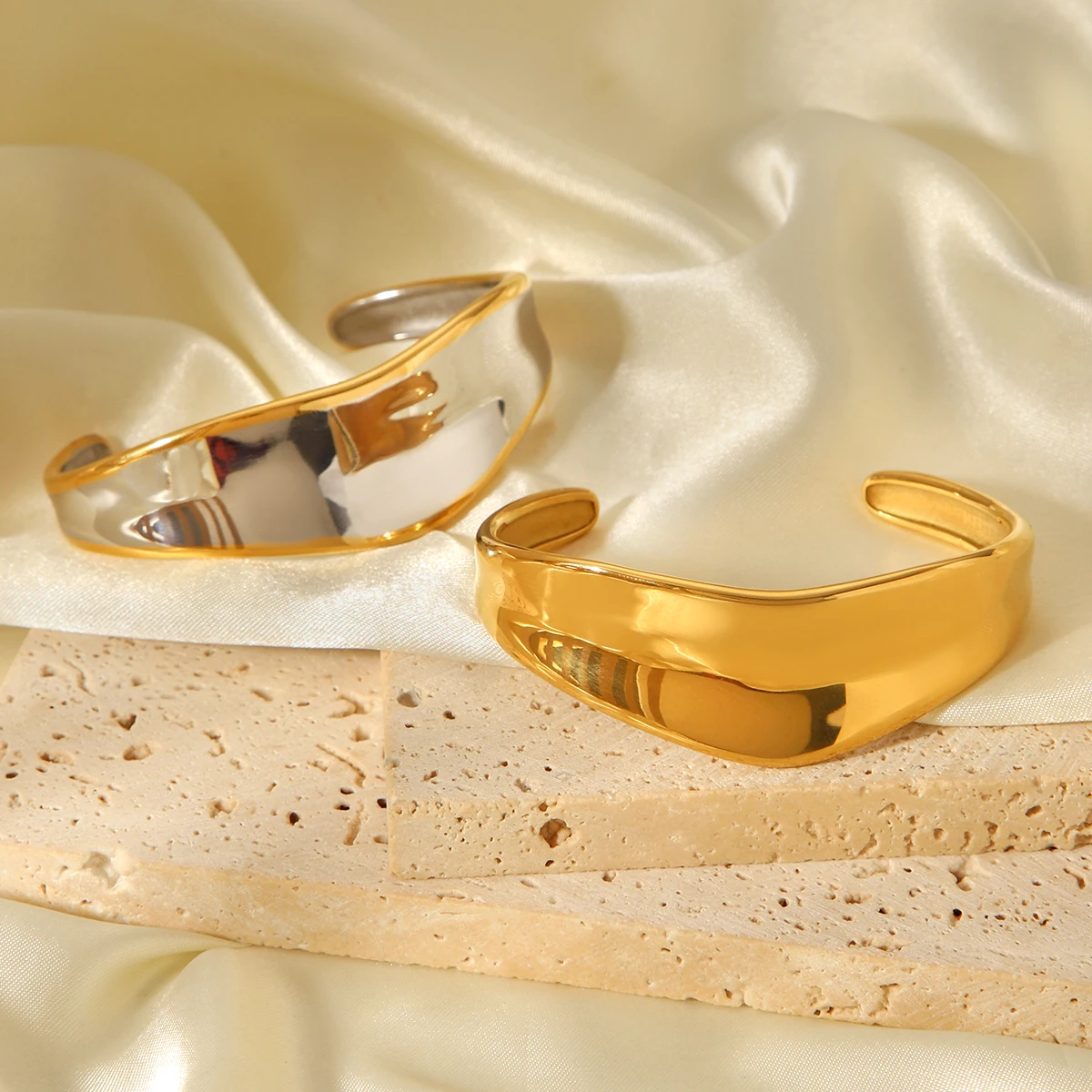 

Women Vintage Stainless Steel Cuff Bracelet Adjustable Gold Plated Bracelet Geometric Simple Design Charm Jewelry Accessories