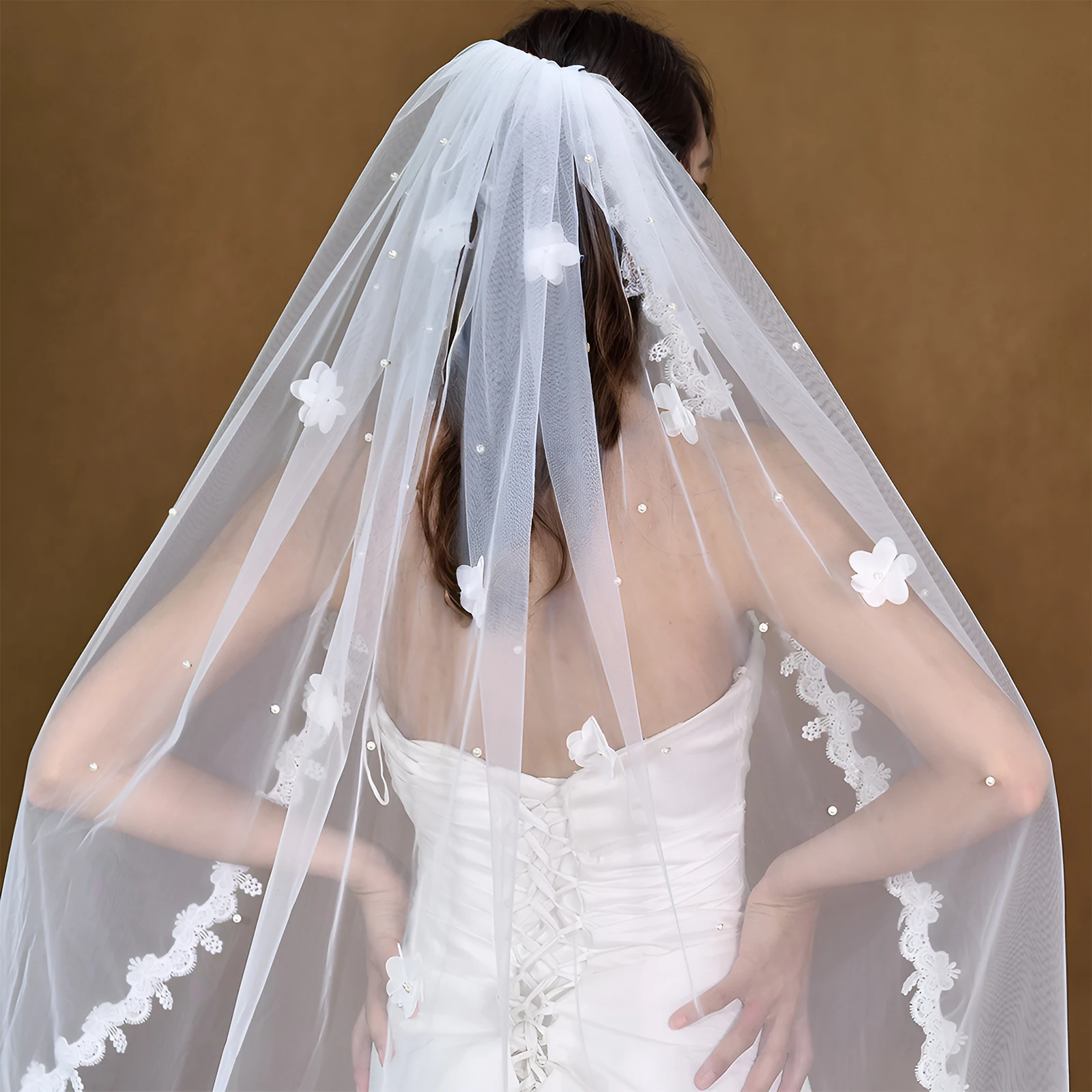 M19 Short Bridal Veils Lace Edge Elbow Length 1 Tier Wedding Veil Pearls Bearde Butterfly Applique Bridal Accessories