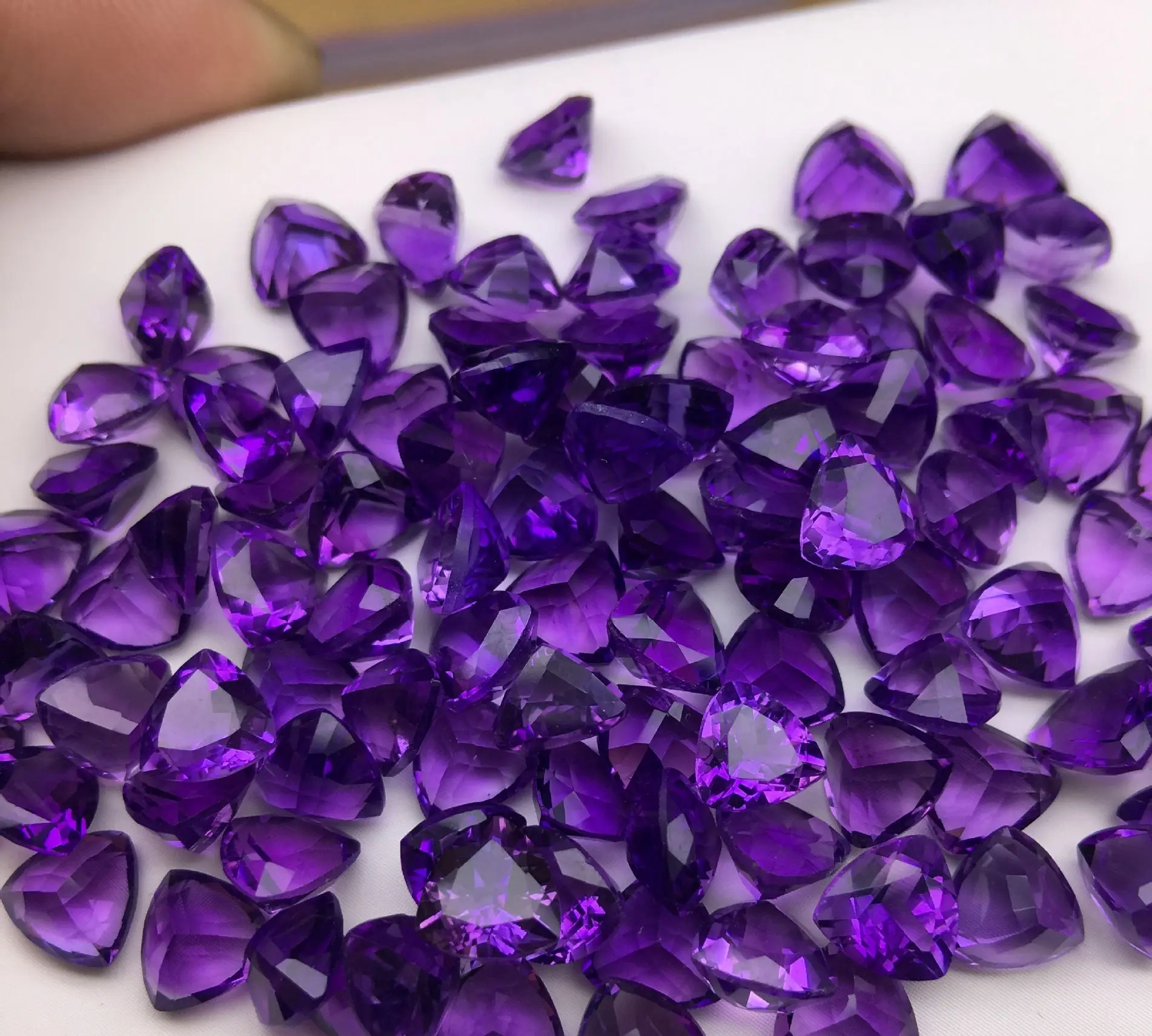 الجملة 10 قطعة/الحزمة حقيقية جمشت الرائعة قطع كابوشون 6 مللي متر مثلث الأحجار الكريمة الدائري الوجه للمجوهرات DIY بها بنفسك