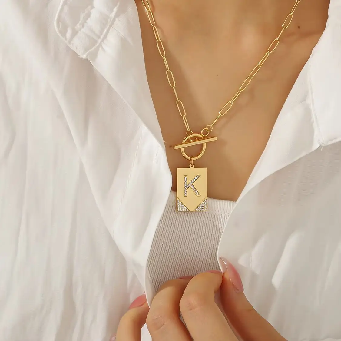 

Fashion Custom Iced Letter Square Necklace Personalized Sparkling Diamond Initials Necklace Luxury Jewelry Unique Birthday Gift