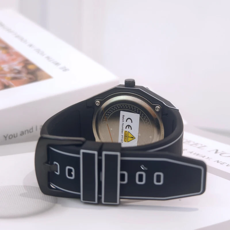 ساعة يد كوارتز إلكترونية رياضية للرجال، تصميم بسيط مستوحى من الرسوم المتحركة، إبزيم إغلاق خفيف الوزن للجنسين، ساعة للطلاب #5