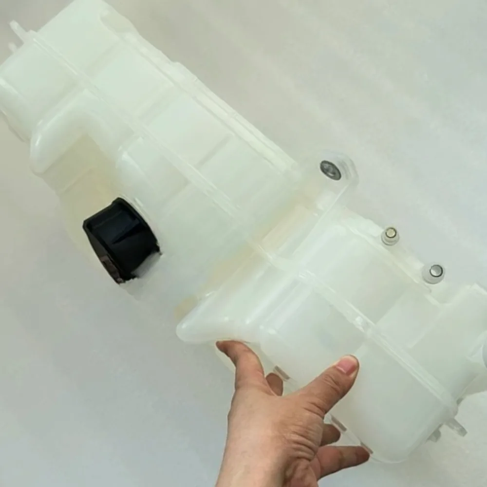 

For Scania G410 G500 G450 P450 2545034 2545033 New Auxiliary Water Tanks Expansion Kettle Truck Accessories White Plastic Left