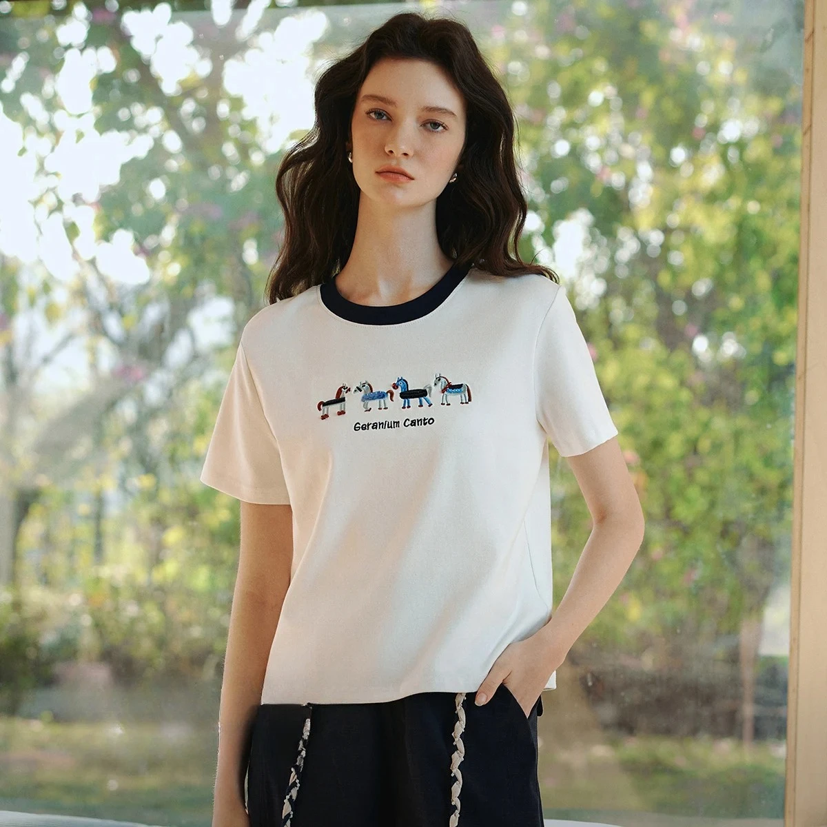 OLrain Women's T-Shirt White O Neck Bead Small Spurs embroidery Short Sleeve Tee 2026 Summer New French Cute Top O58XT006100