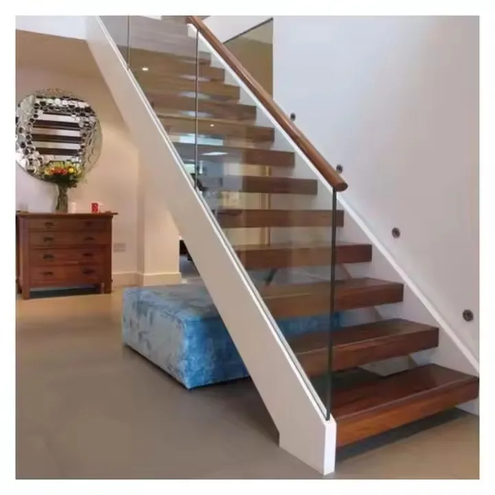 Рисунок 3 - Сборная современная внутренняя металлическая лестница