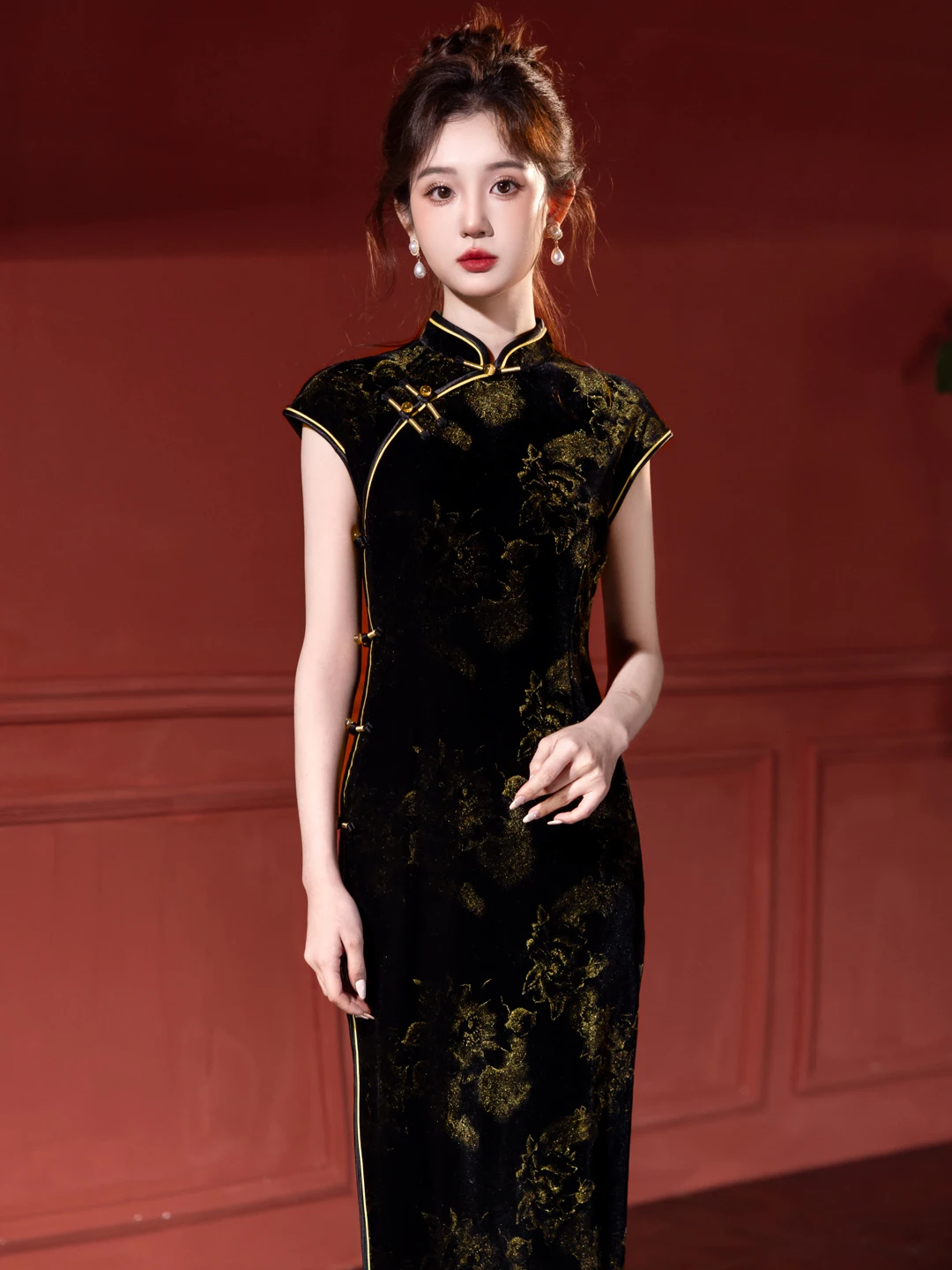 

Новое китайское платье в стиле ретро, вдохновленное эпохой Республики Китай, из бархата, приталенное, для повседневной элегантности, класса люкс.