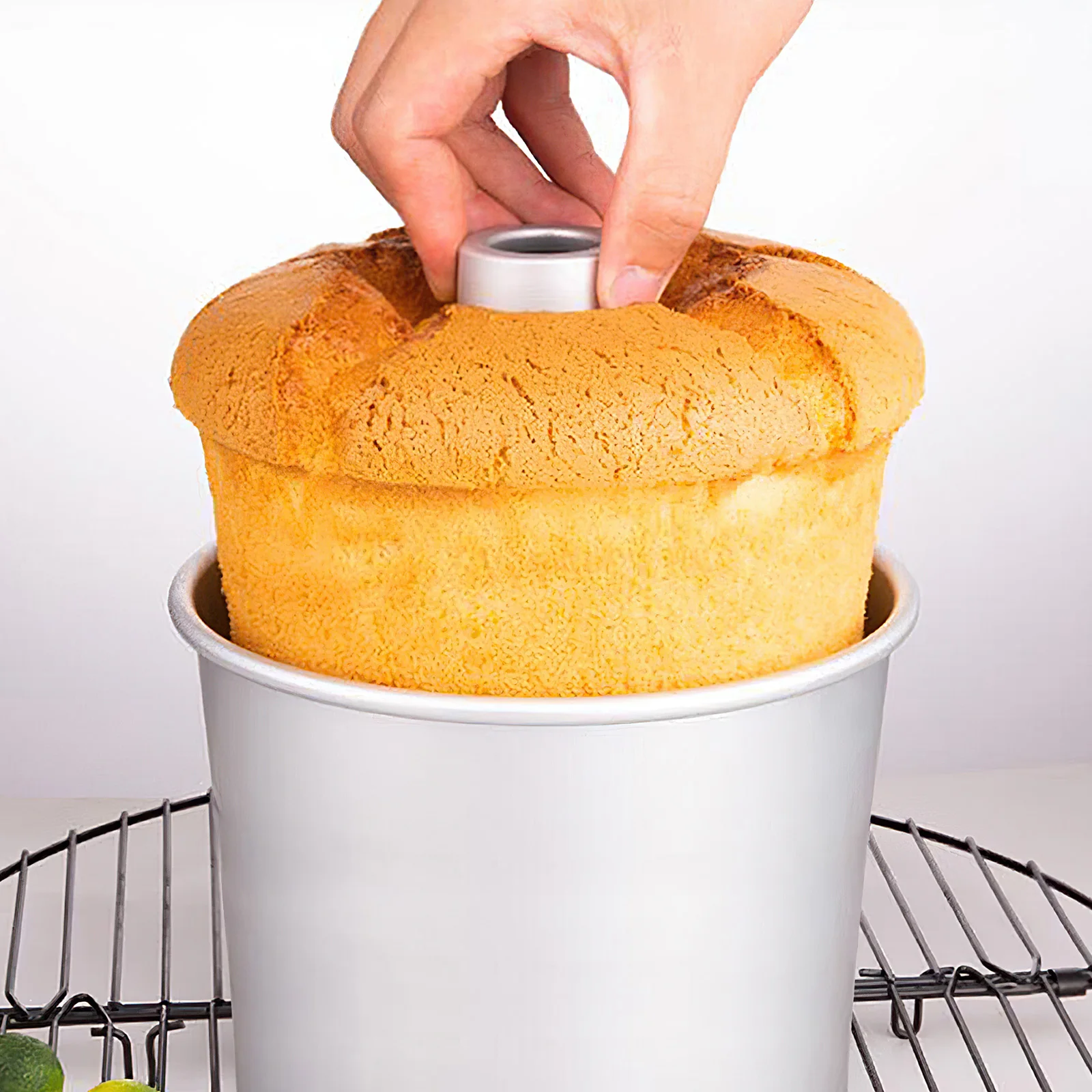 

Metal Hollowed Chiffon Cake Mold Aluminum Alloy Non-Stick Baking Mold for Kitchen Home Bakery Cake Baking Tool