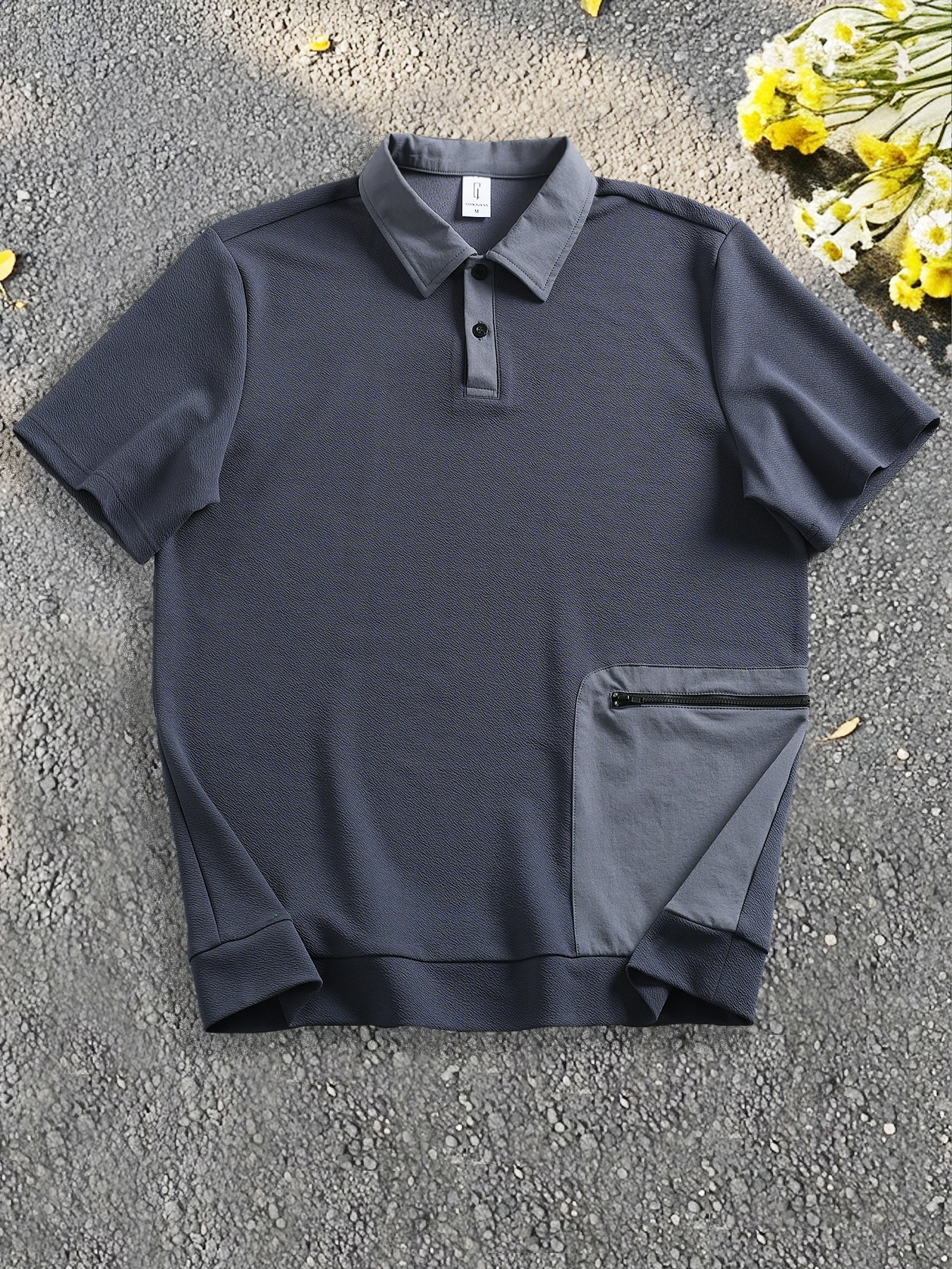 Men's Textured Color-Block Polo Shirt with Short Sleeves, Button Placket, Zipper, and Patch Pockets, Suitable for Commuting and Outdoor Activities, Practical and Versatile Short-Sleeve Top for Men