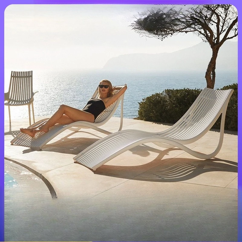 

Customizable outdoor recliner