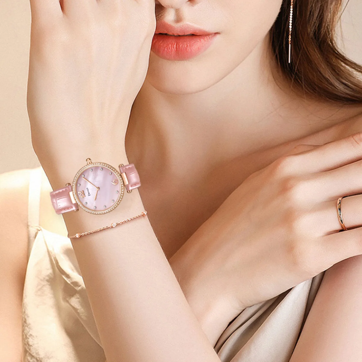 ساعة كوارتز نسائية عصرية وبسيطة وأنيقة من Deesio مصنوعة من مادة الفولاذ المقاوم للصدأ 316L، مقاومة للماء وعالية الجودة