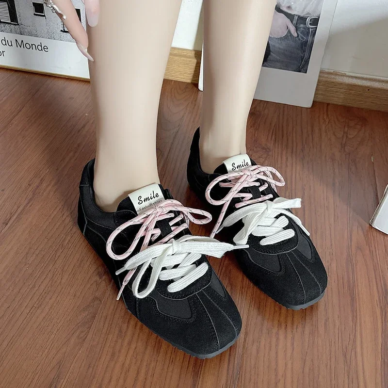 2024 New Retro Lacing Breathable Women\'s Thick Bottom Pleated Casual Sneakers White Shoes