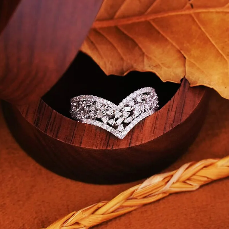 2026 European and American Layered Style V-shaped Ring, Light Luxury Ring, Geometric Arrangement, Half Circle Jewelry, Headwear