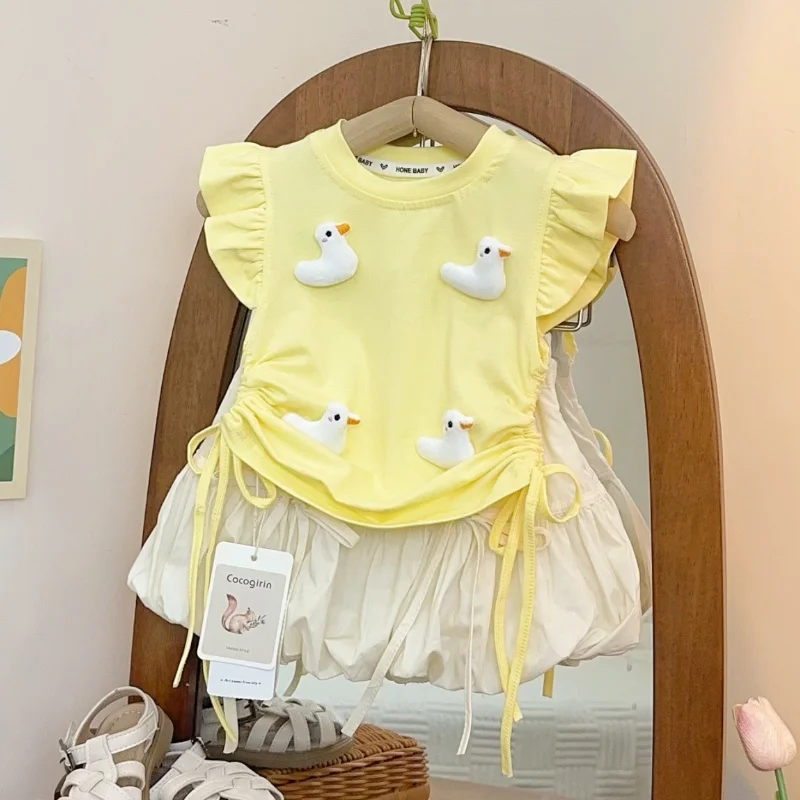 

Girls' Summer Outfit Set: New Short Sleeve Floral Puff Dress with Flutter Sleeves and Duck Short Sleeve Two-Piece Set