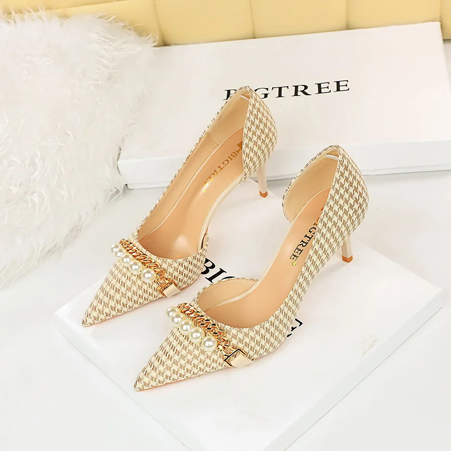 

Korean Version High Heel Shallow Mouth Pointed Side Hollow Cloth Plaid Pearl Metal Chain Single shoes women Wedding Pumps