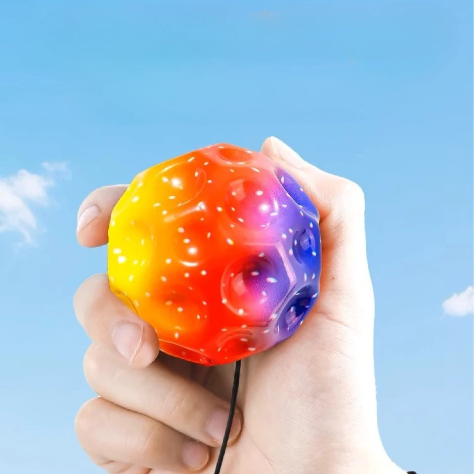 屋外クリエイティブソフトスポーツリストバンドロープストレスボール、多孔質デザインで月の形をシミュレート、理想的なおもちゃギフト