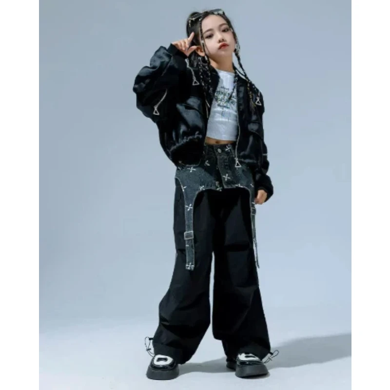 

Новые костюмы для выступлений по уличным танцам для девочек, костюмы для выступлений в стиле хип-хоп для девичьих групп, куртки, комплекты с джинсовыми ремнями