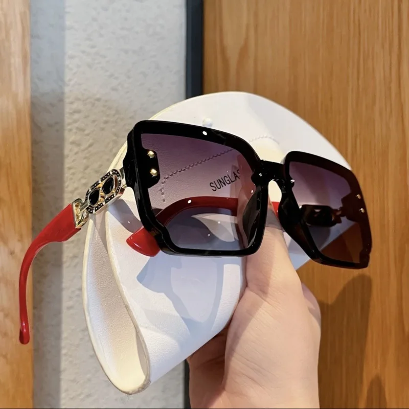 

Luxury Oversized Square Sunglasses for Women Retro Trendy Fashion UV400 Protection Polarized Rhinestone Shades