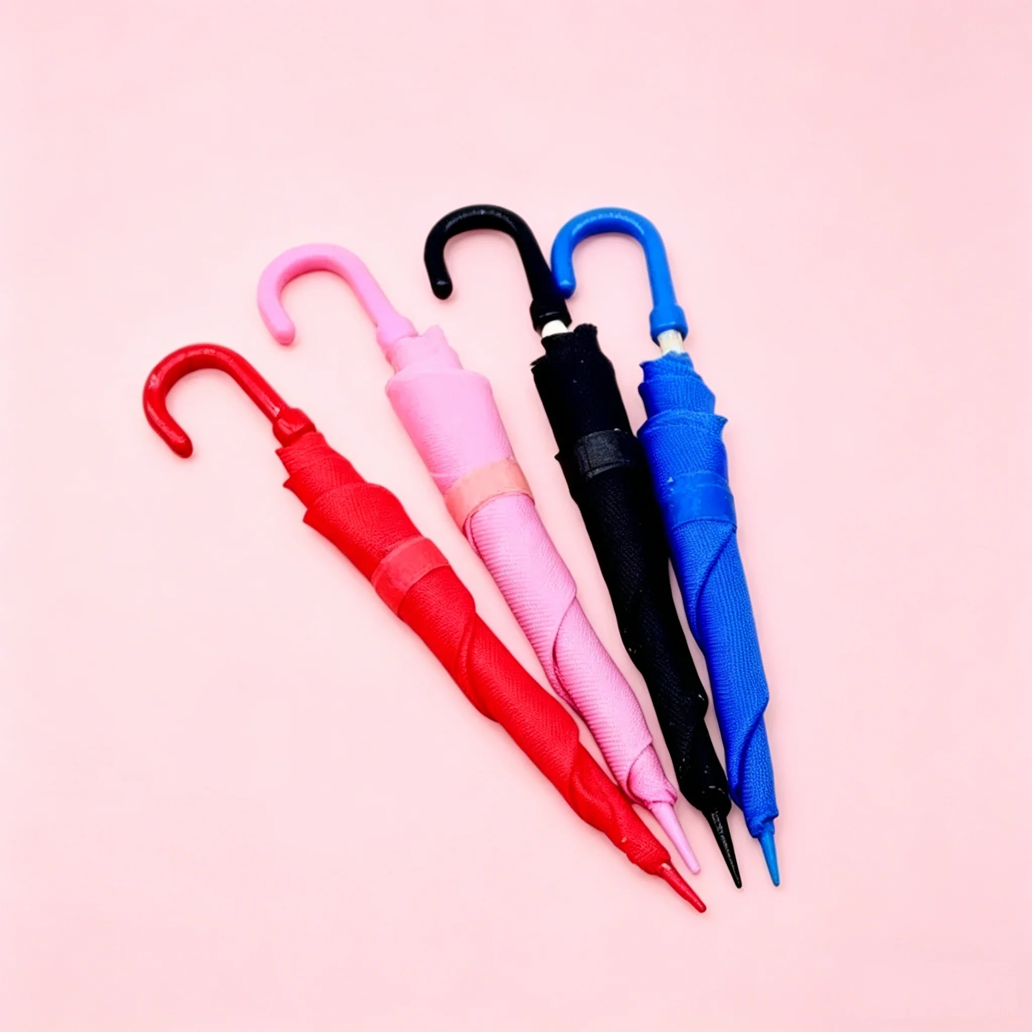 Dollhouse Mini Umbrella – Realistic 1:12 Non-Opening Dollhouse Accessory for Fairy Garden Paths & Micro Landscapes
